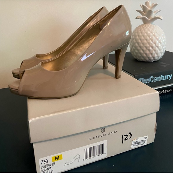 Nude patent peep toe pumps - Picture 1 of 5